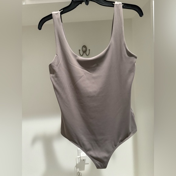 NWT Express Body Contour High Compression Scoop Neck Bodysuit - Picture 5 of 9
